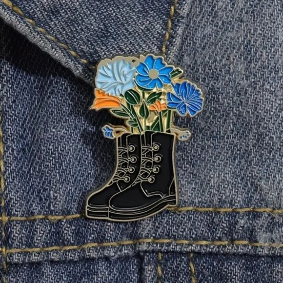 3/$25 Black Boots with Flowers Pin Badge Brooch - Picture 2 of 7